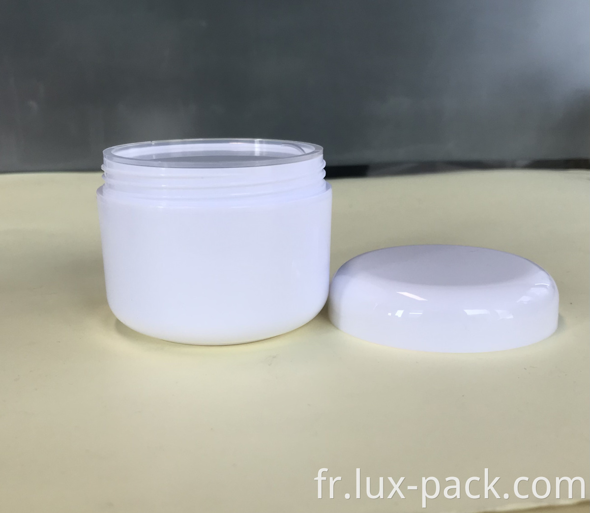 Pot en plastique de haute qualité en plastique bocal cosmétique de soins de la peau de soins de soins de soins avec capuchon à vis